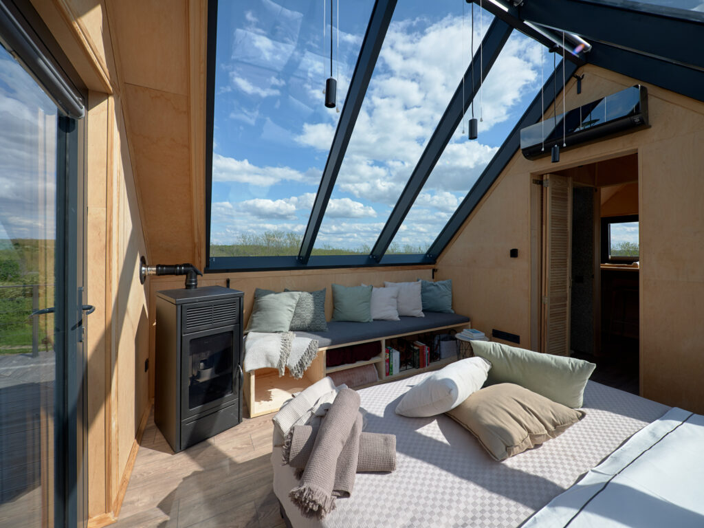 Off-grid living redefined by this eco-friendly airbnb - Micromansional